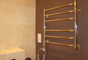 Установка электрического полотенцесушителя в ванной в Волгодонске